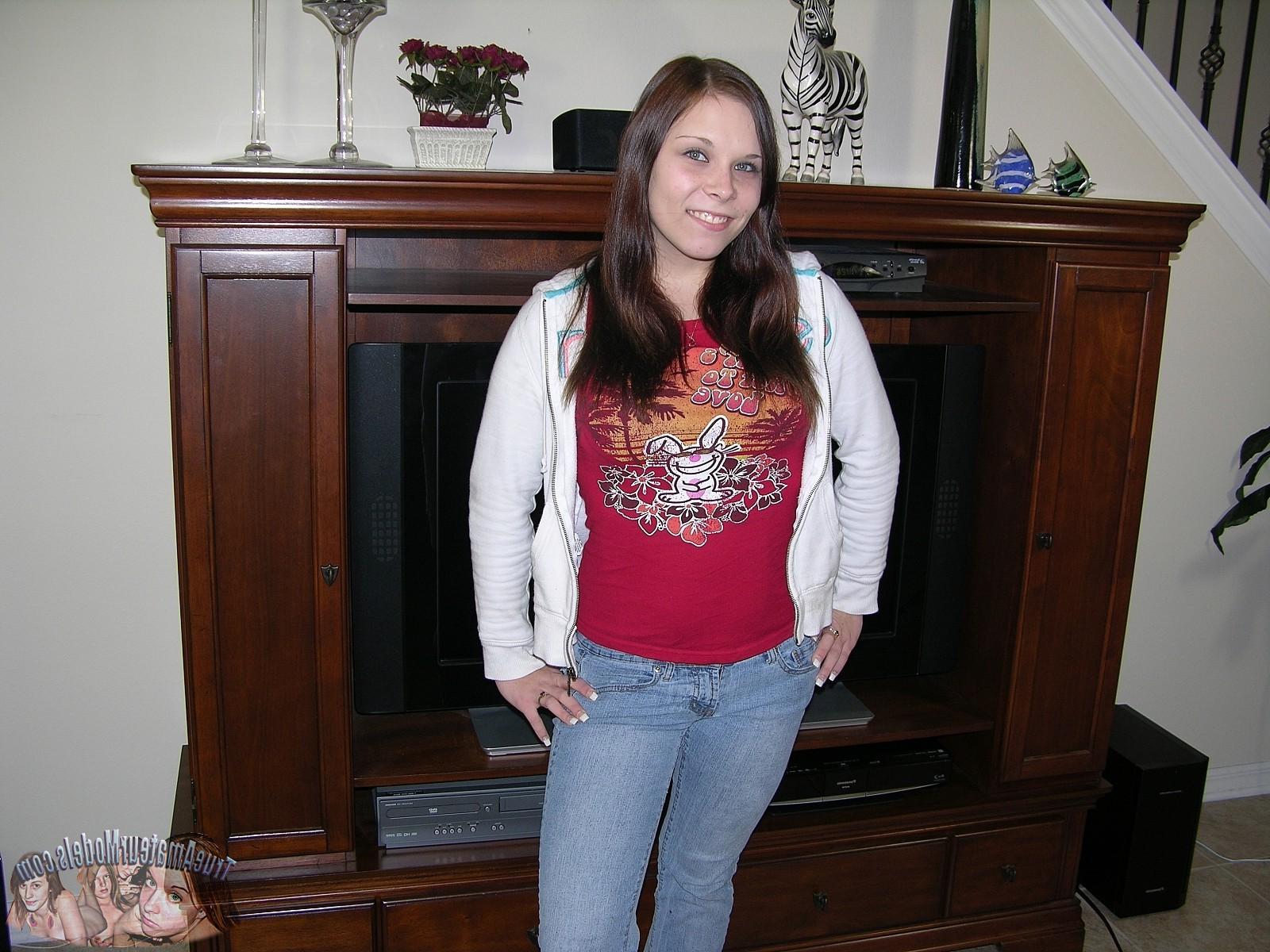 17P Amateur Teen Spreads Hairy Butthole - True Amateur Models