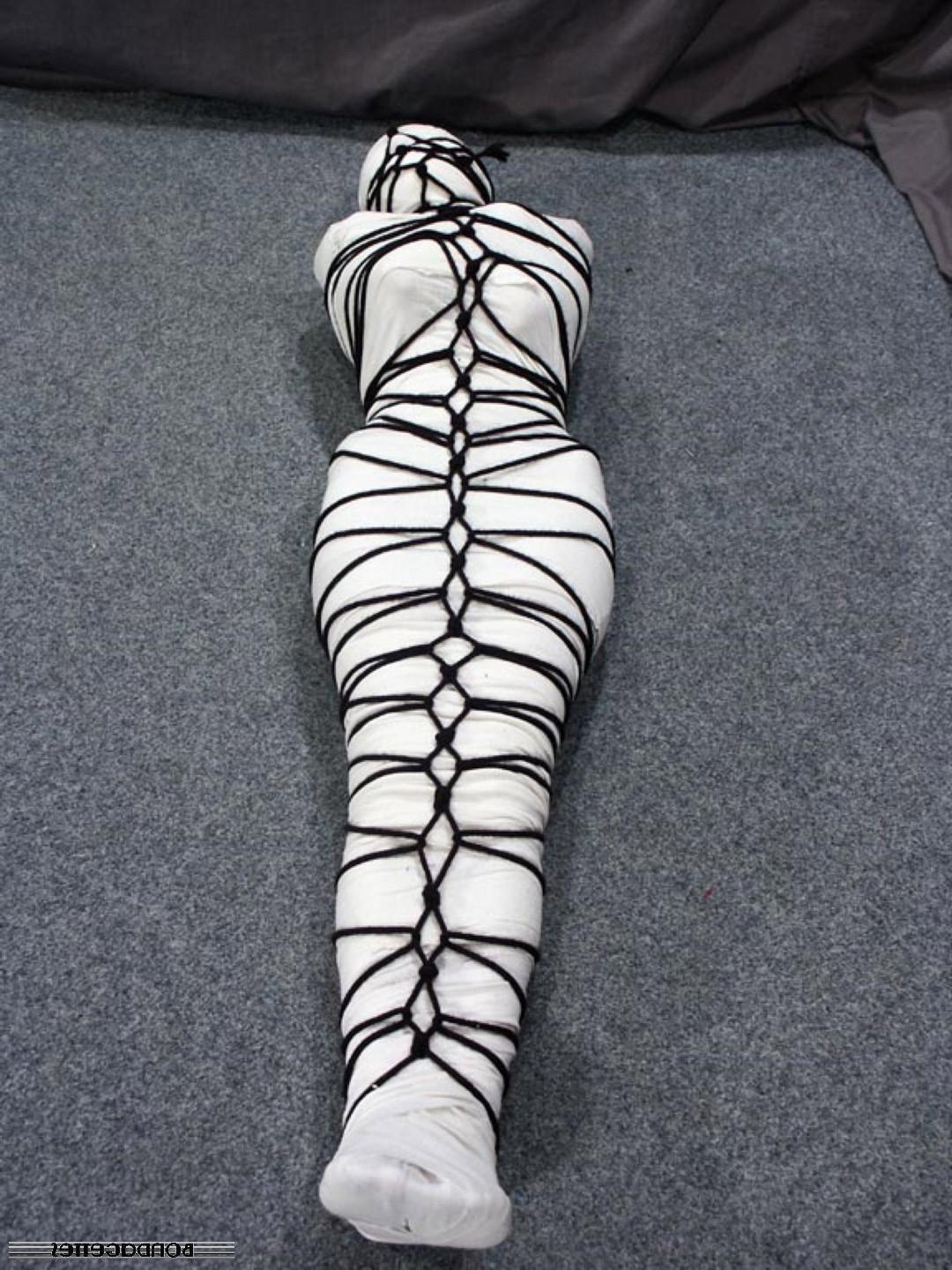 16P Bandage Bondage