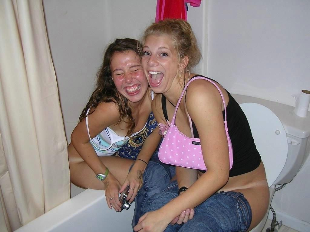 10P Pissing girlfriend fucked in asshole in toilet
