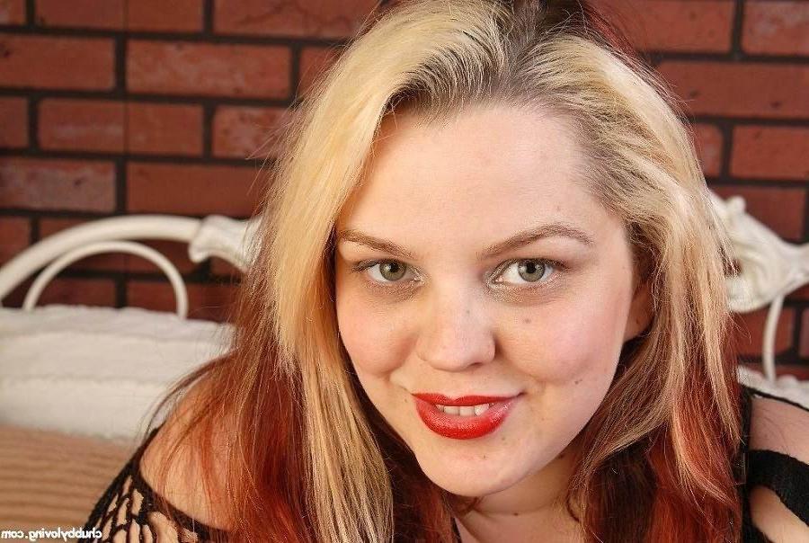 16P Fat Buxom Bella getting nasty and showing her big boobs