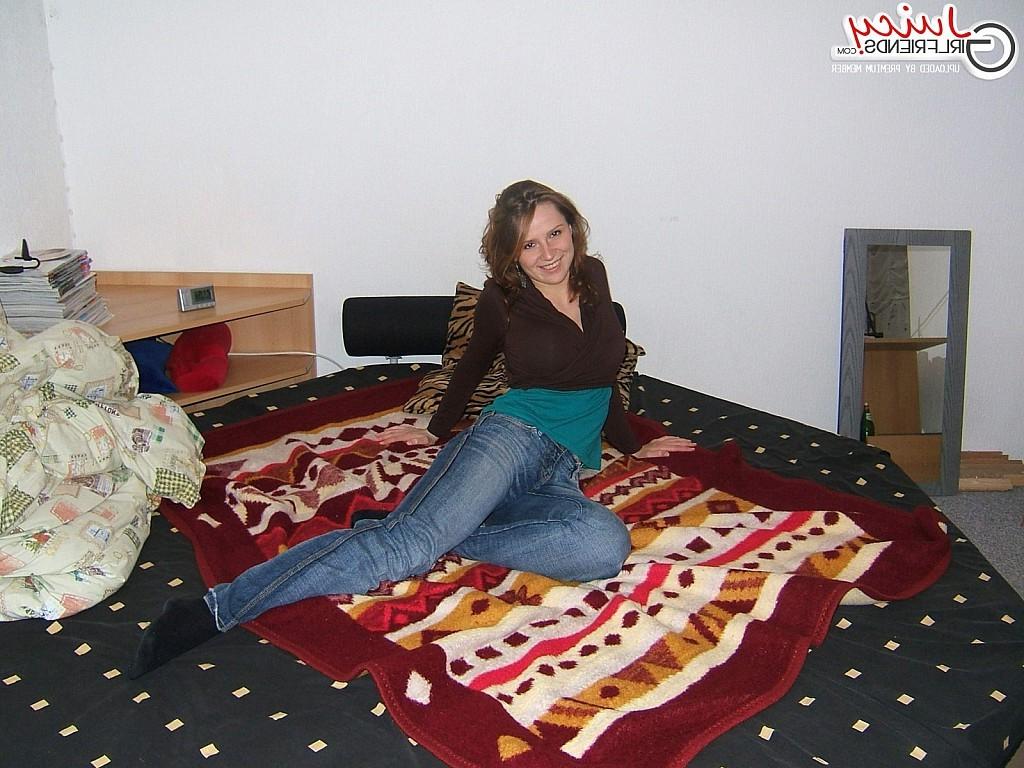 10P My huge tits friends gf forgot her smartphone at my home