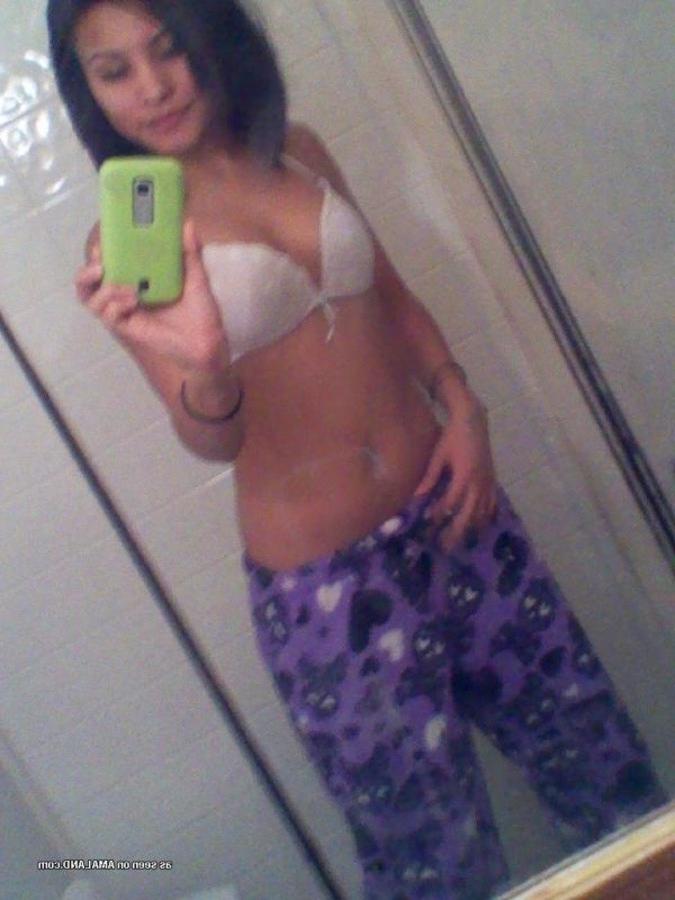 12P Amateur sexy girlfriends camwhoring for their lovers
