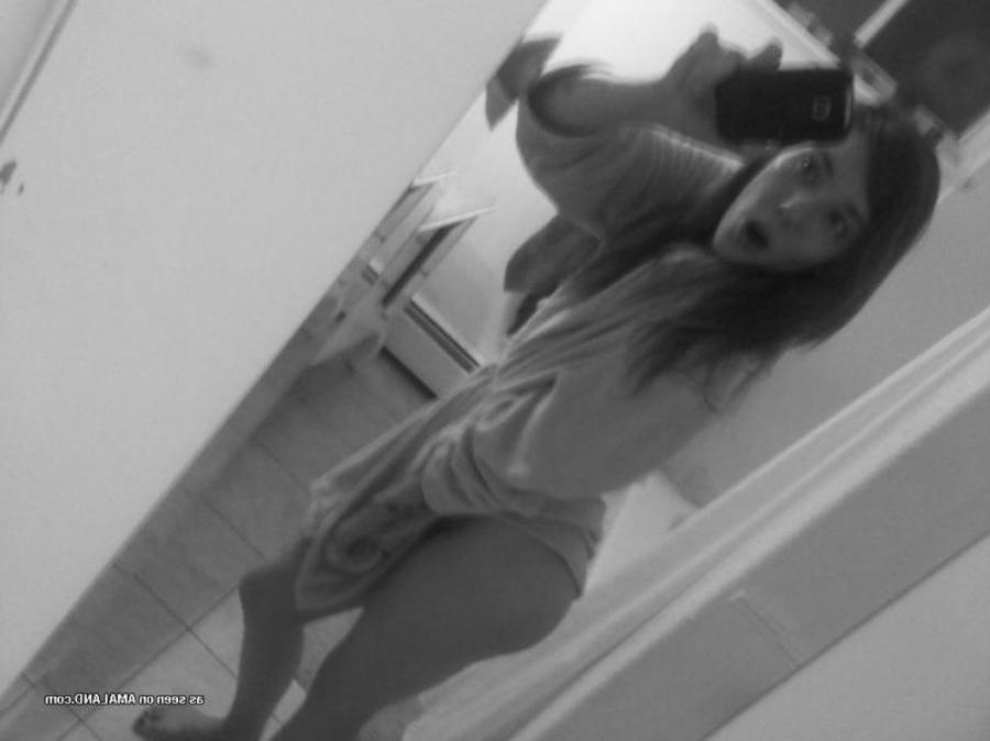 12P Amateur sexy girlfriends camwhoring for their lovers