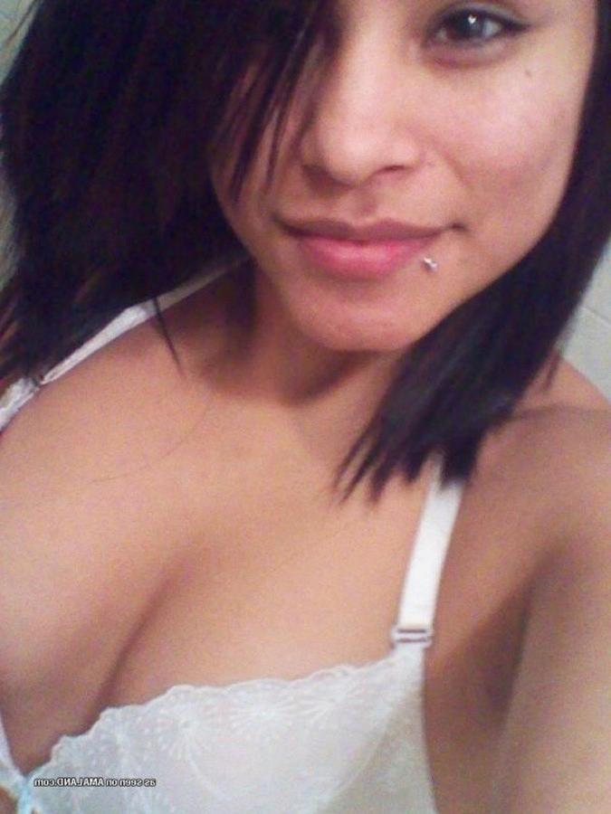 12P Amateur sexy girlfriends camwhoring for their lovers