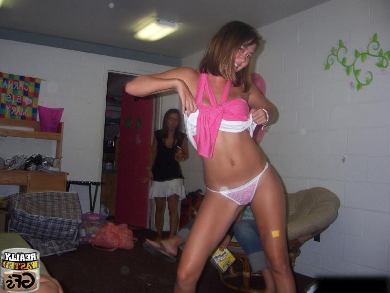 15P Drunk amateur girlfriends partying and flashing