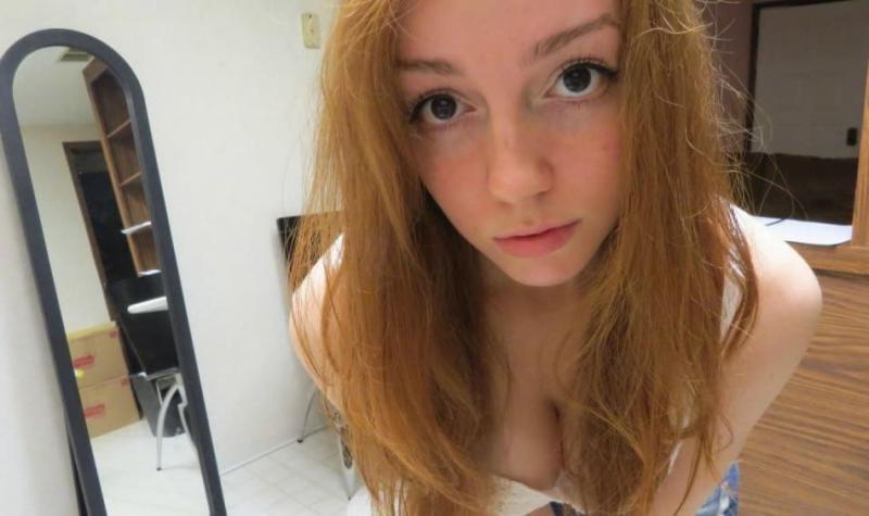 10P Amateur girlfriend poses and shares her butthole
