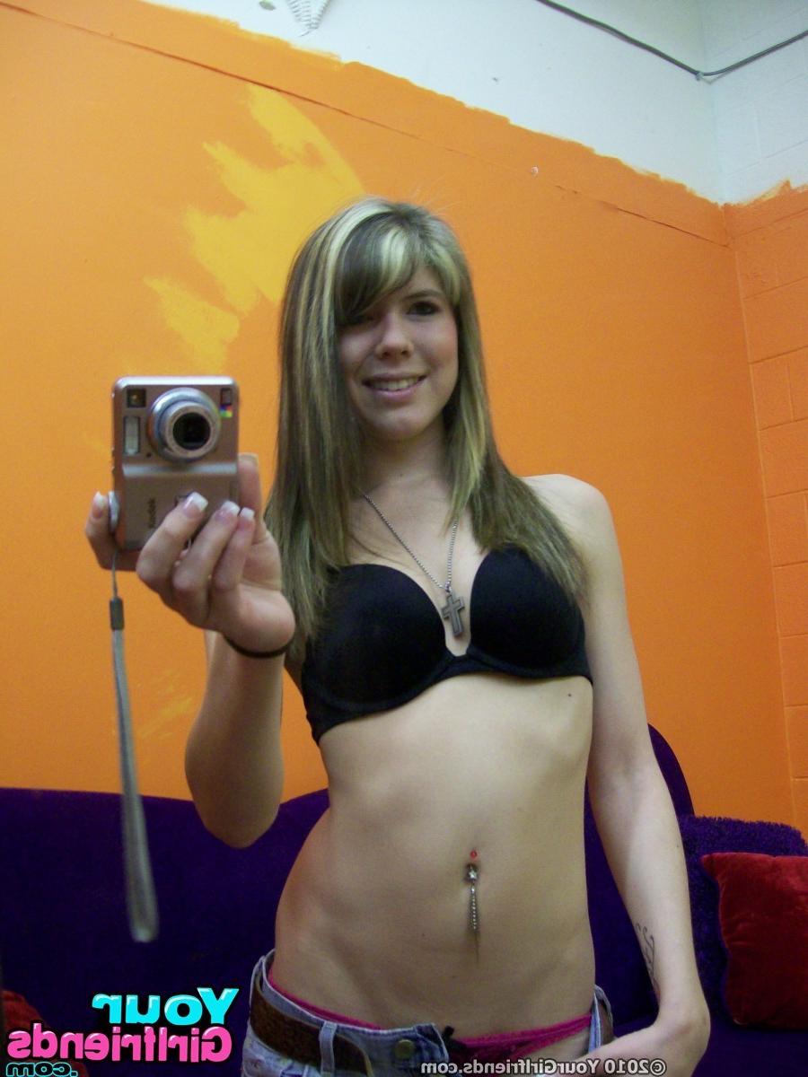 11P Hot teenage bombshell Rae strips down for a hot naked selfpic mirror snapshot co