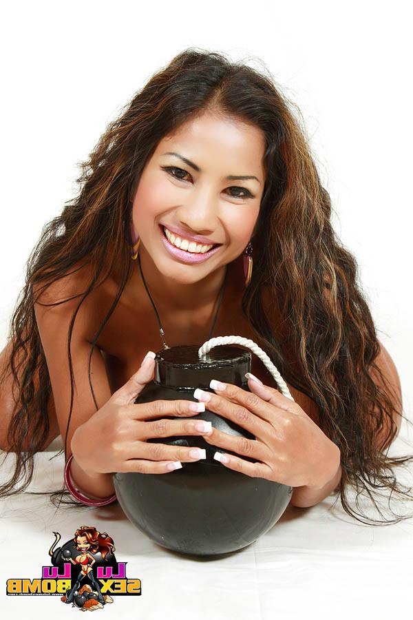 6P Lulu has a nickname of bombshell and take a look you can see why!