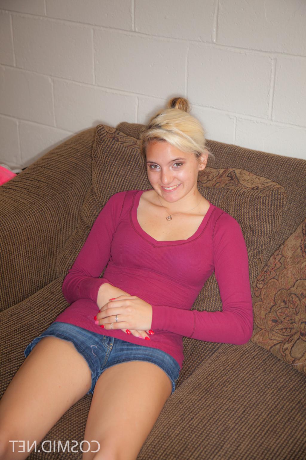 16P DESIREE ON THE COUCH