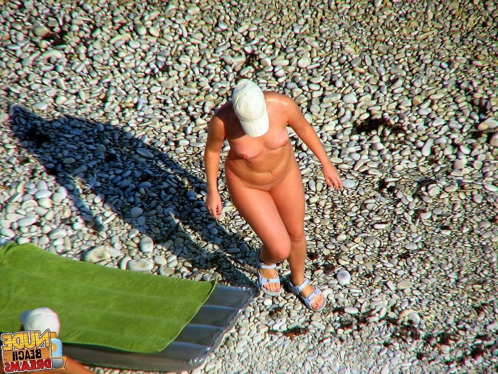 15P Nudists shows off their naked bodies and having fun in the sun
