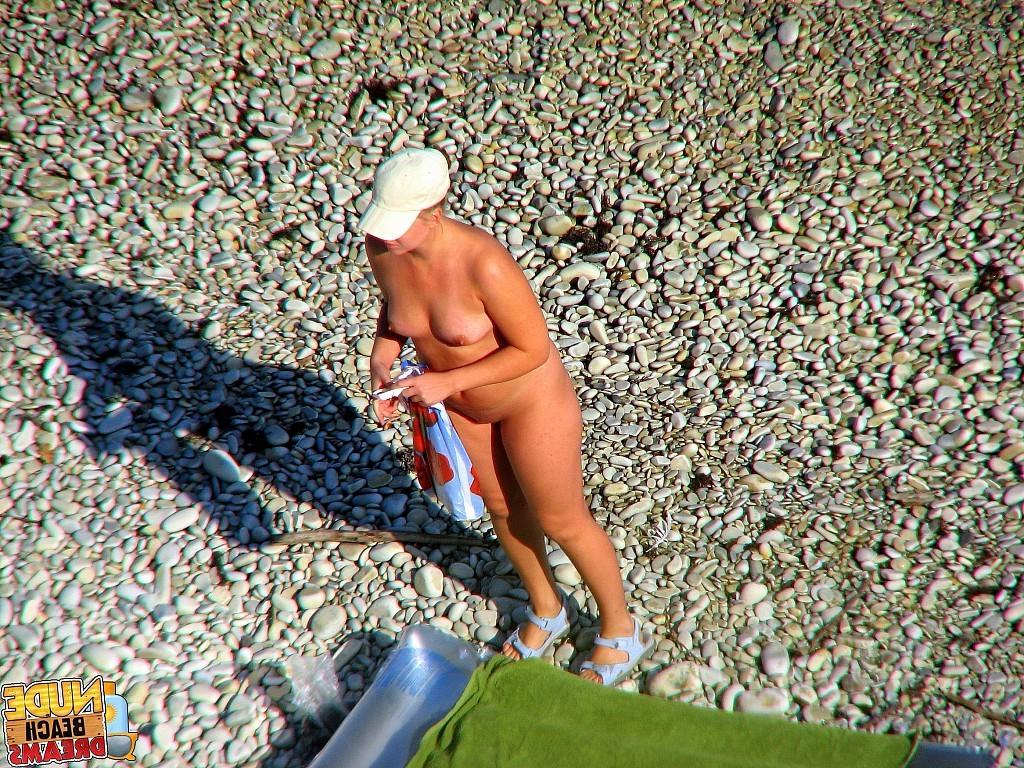 15P Nudists shows off their naked bodies and having fun in the sun