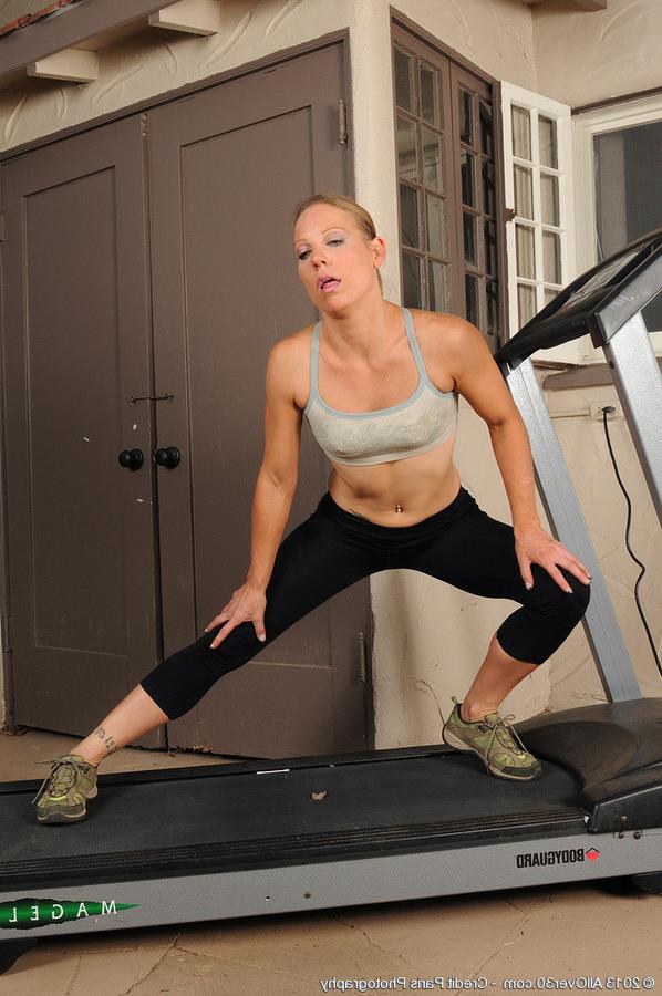 13P Horny housewife Alyssa Dutch from Allover doing a heated workout