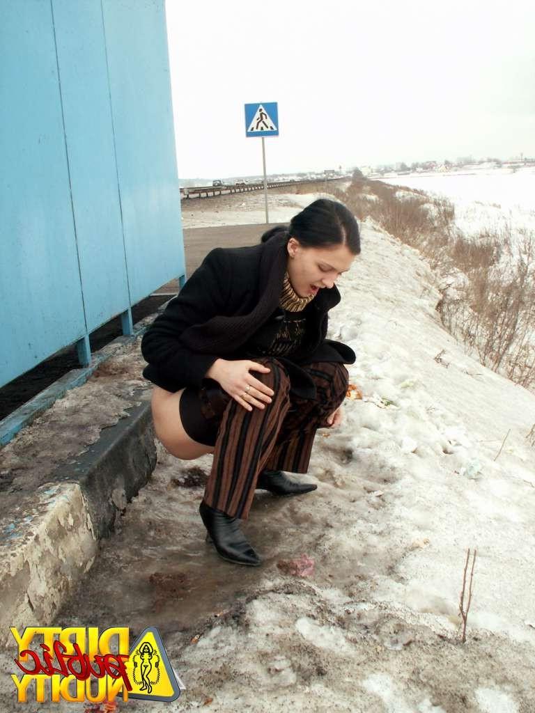 15P Melany pissing behind the busstop