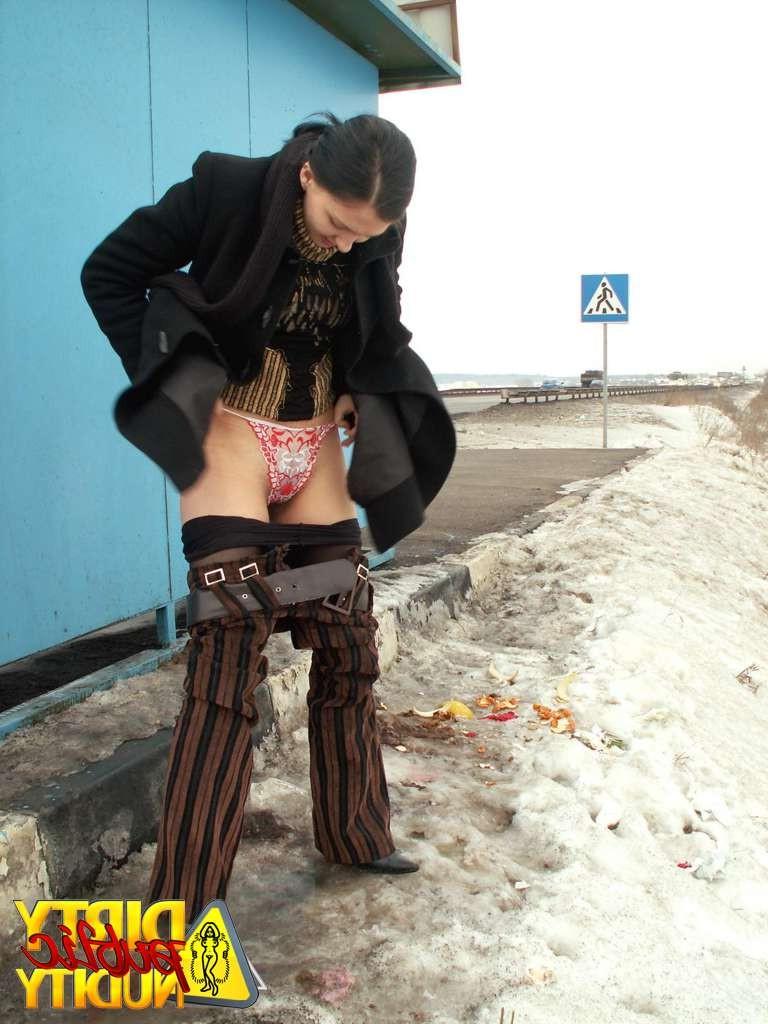 15P Melany pissing behind the busstop