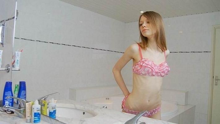 16P very skinny girl posing nude at home