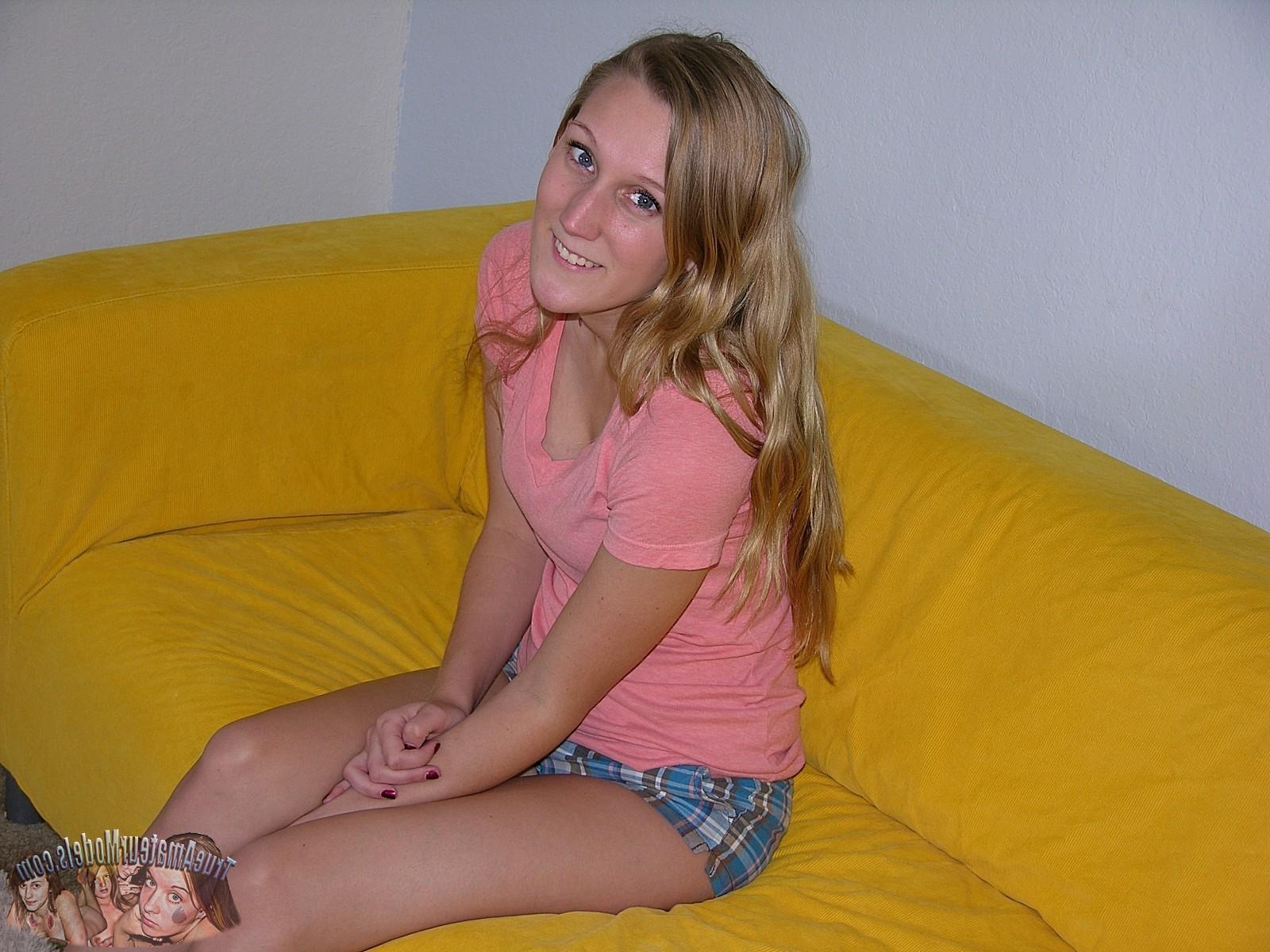 24P Amateur Homemade Teen Shows Her Butthole - True Amateur Models