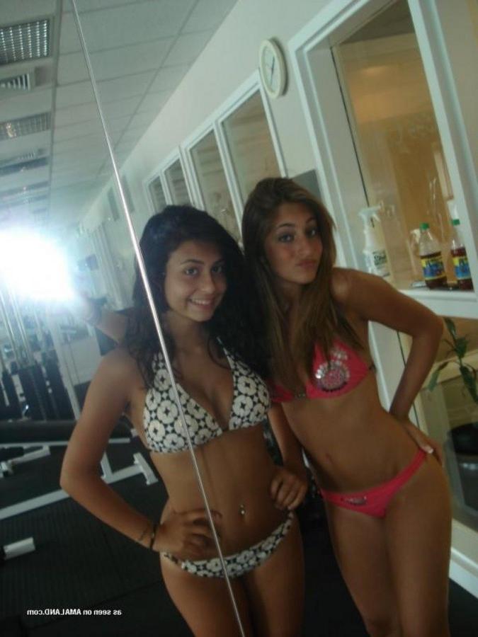 9P Photos of two amateur sexy teen lesbo lovers posing