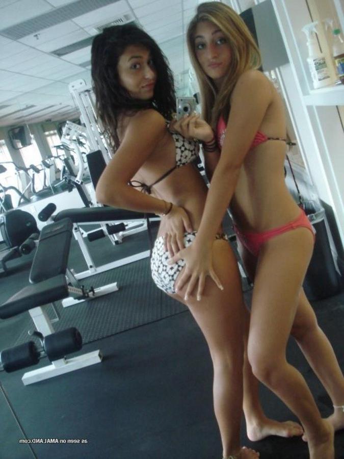 9P Photos of two amateur sexy teen lesbo lovers posing