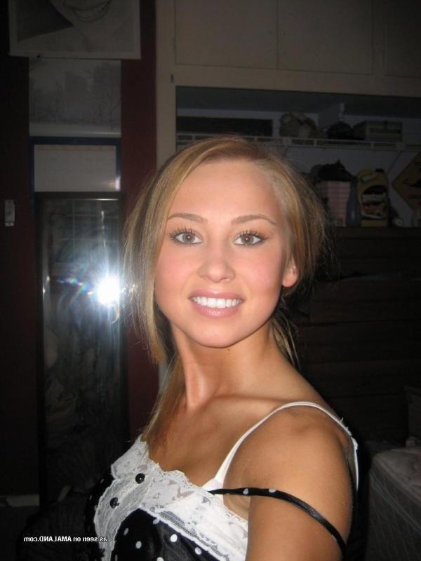12P Amateur Teen Bombshell Crystal's Self Shooting