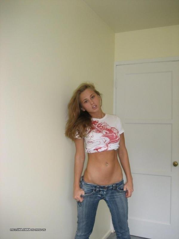 12P Amateur Teen Bombshell Crystal's Self Shooting