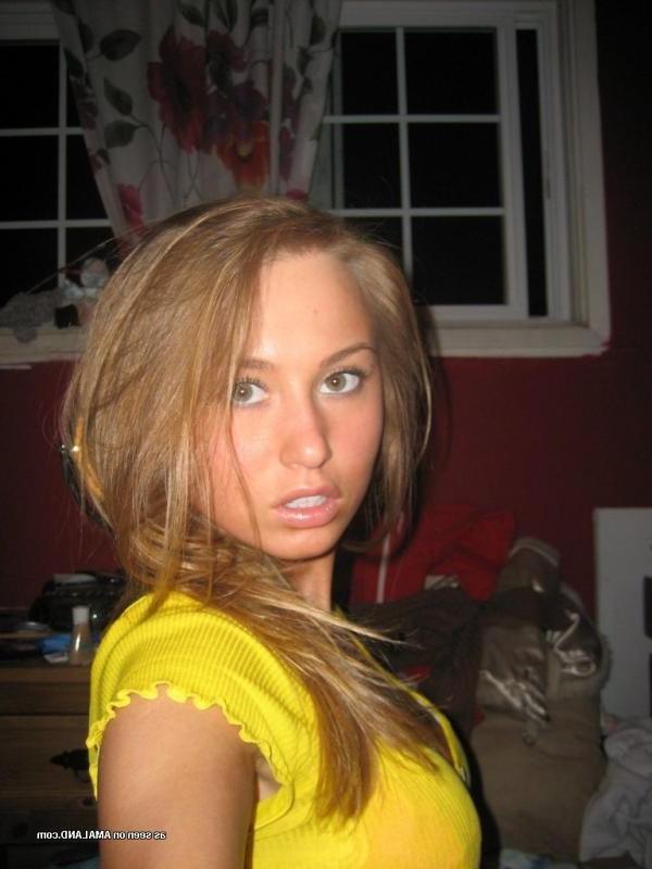 12P Amateur Teen Bombshell Crystal's Self Shooting