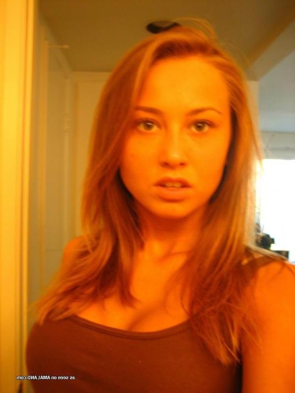 12P Amateur Teen Bombshell Crystal's Self Shooting