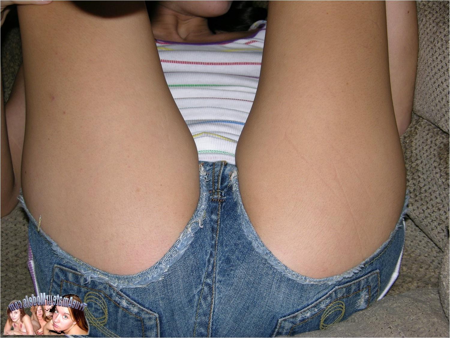 10P Amateur Flatchested Teenager Speading Her Pussy And Butthole Apart