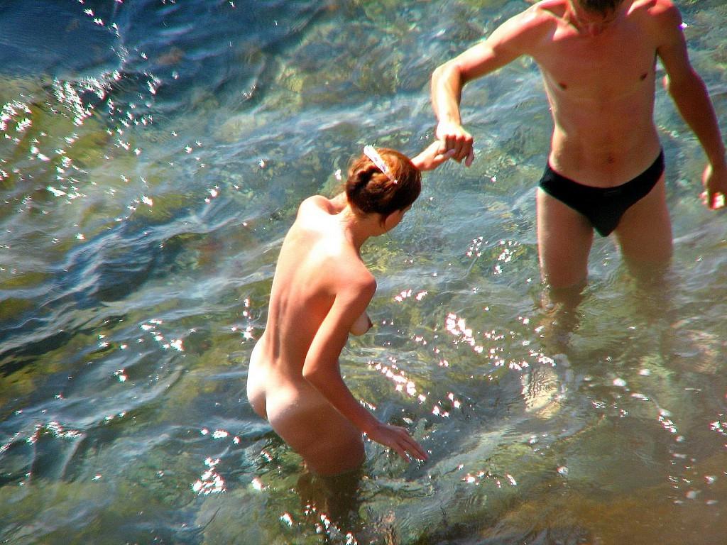 15P Sexy ladies sunbathing totally naked