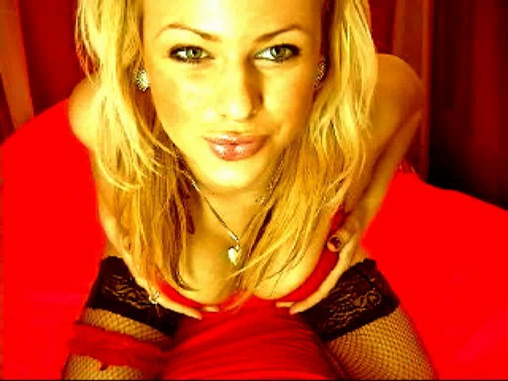 8P Come see busty kylie strip on her cam