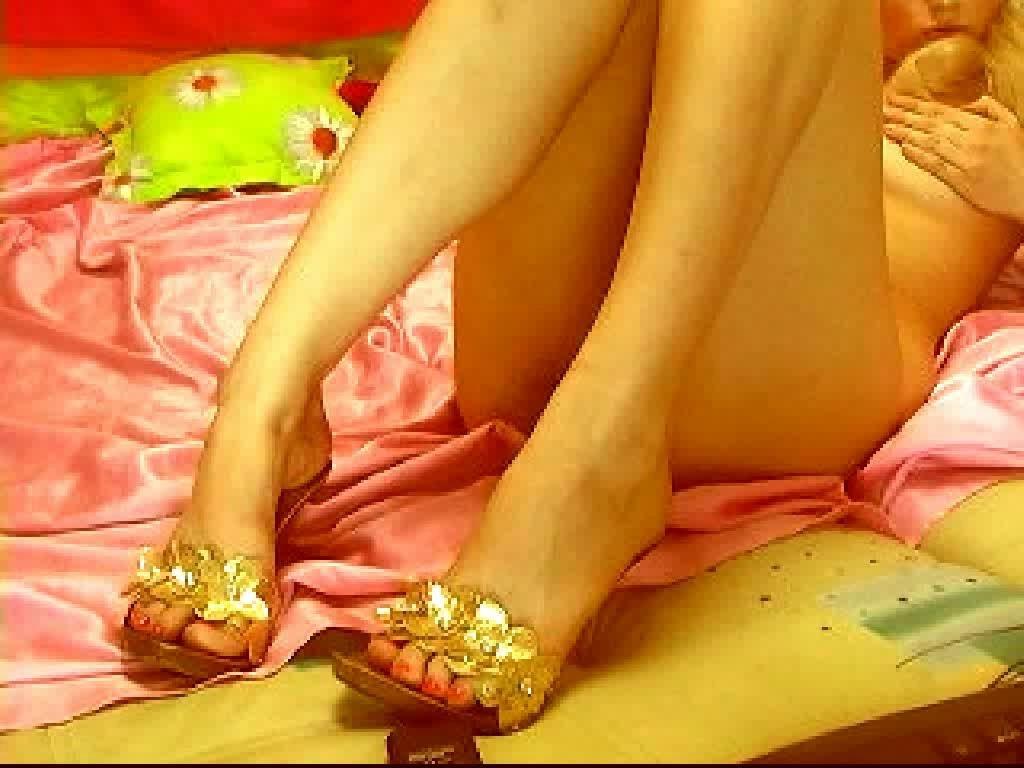 8P Come see busty kylie strip on her cam