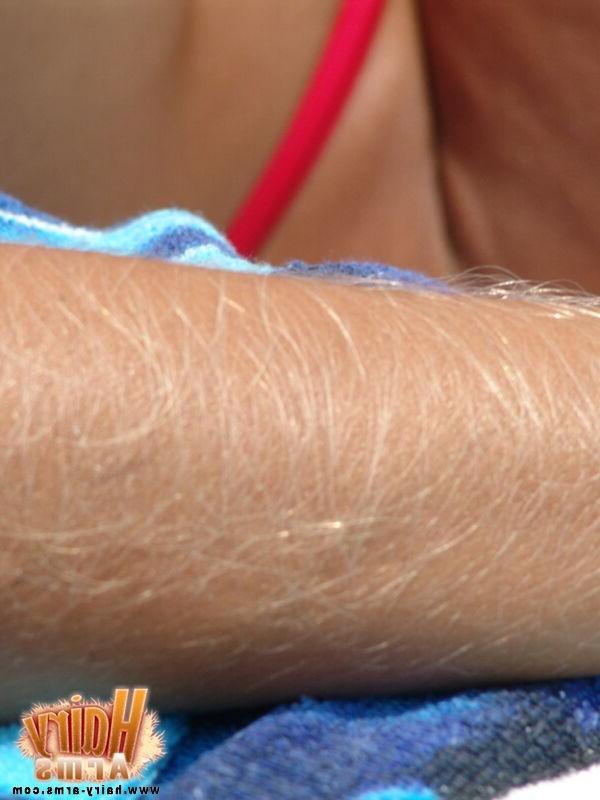 13P Lori's Shows Off Her Long Arm Hair