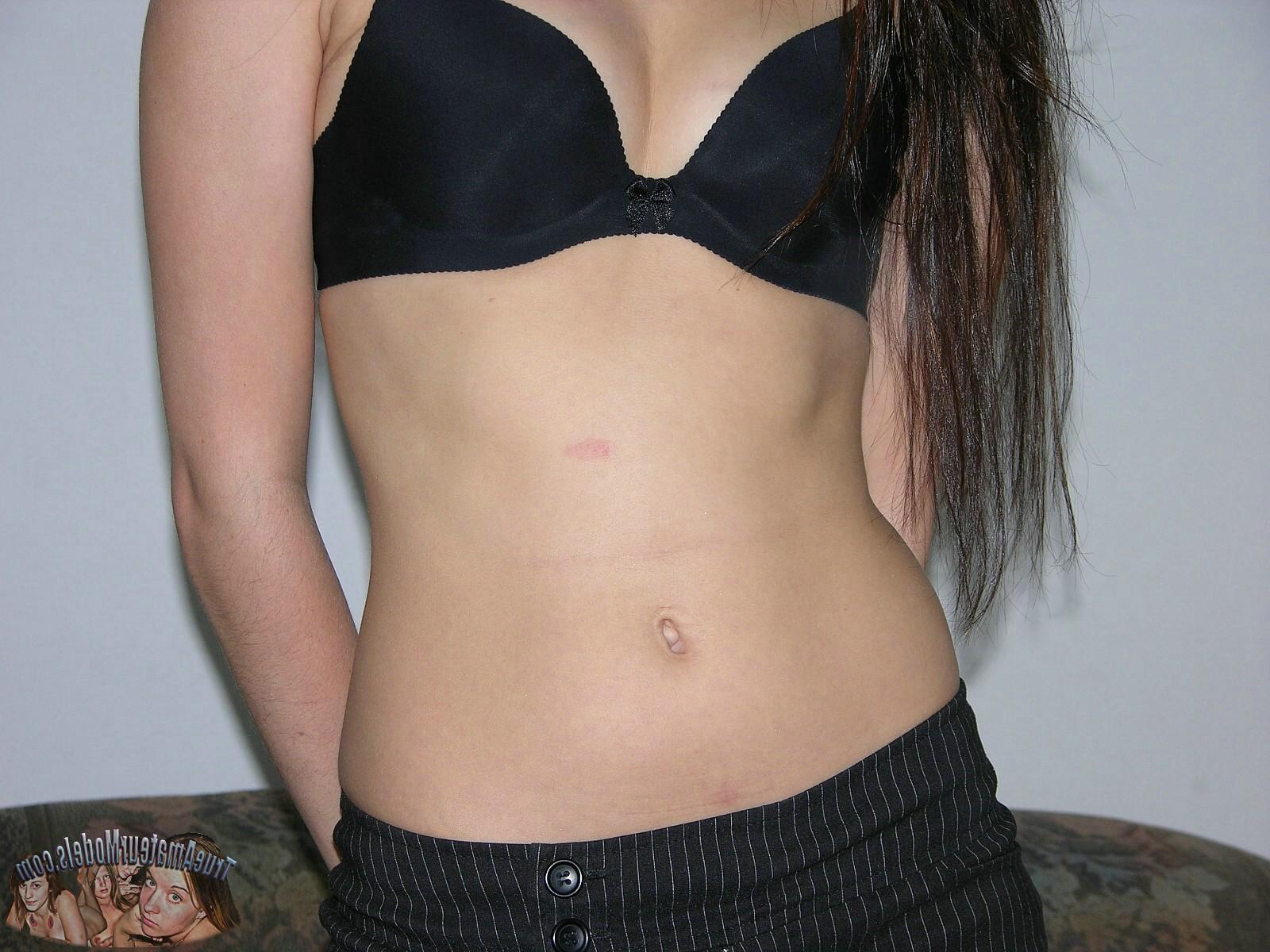 16P Homemade Amateur Brunette Babe Spreads Apart Her Ass Crack In Order To Expose Bu
