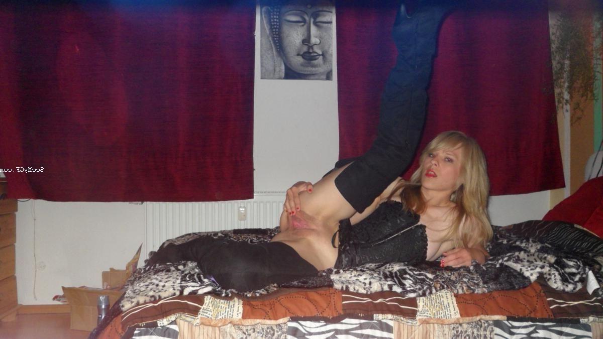 12P Blonde girlfriend spreading her pussy lips and asshole