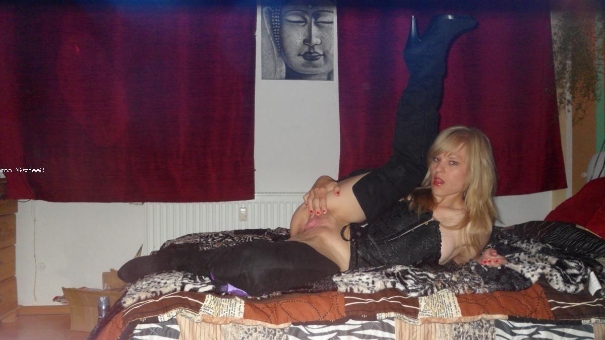 12P Blonde girlfriend spreading her pussy lips and asshole