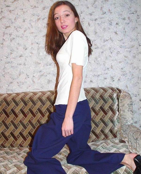 20P Skinny russian teen posing nude at home
