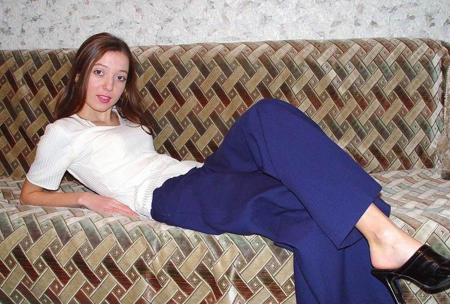 20P Skinny russian teen posing nude at home