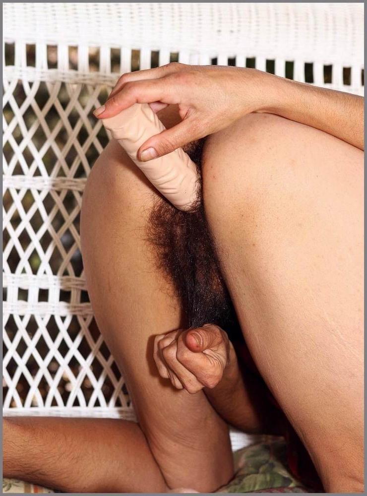 12P very hairy amateurs poser