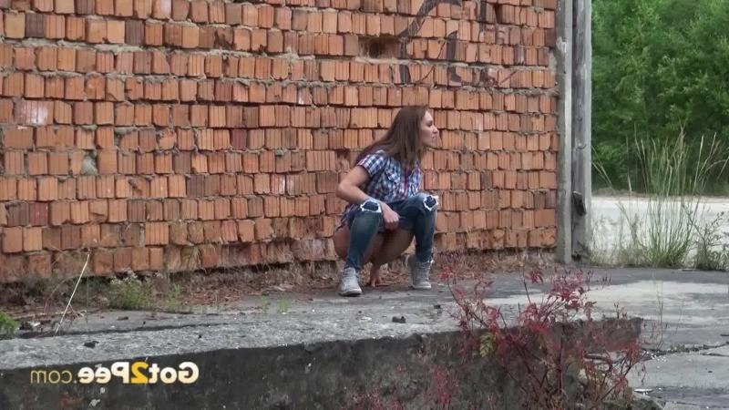 9P Sexy brunette pisses in an alleyway
