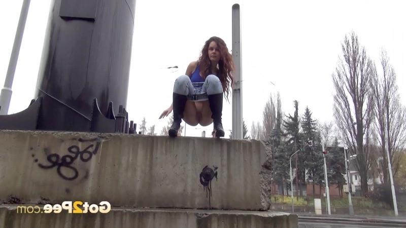 15P Cute brunette pees in front of passing traffic