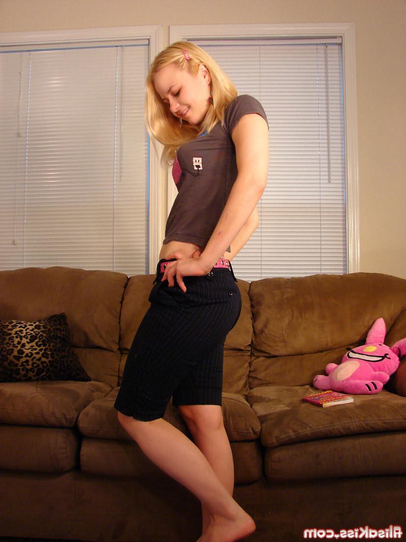 16P Blonde teen Alisa strips