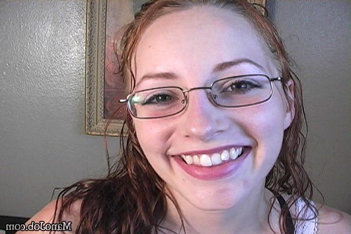 16P Trailer park girl gives the hand-job of a life time!