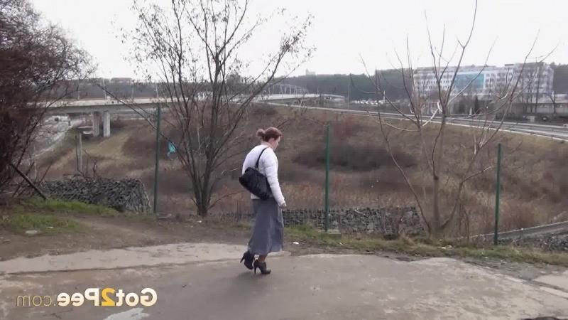 15P Hot secretary pisses on the way home from work