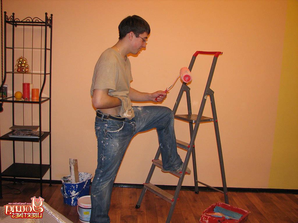 16P Girl invites worker to renovate home and gives blowjob