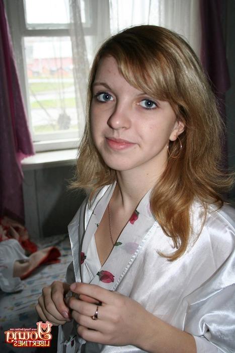 16P Gal with big passionate eyes exposes her wonderful body
