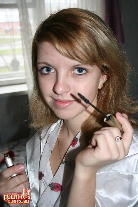 16P Gal with big passionate eyes exposes her wonderful body