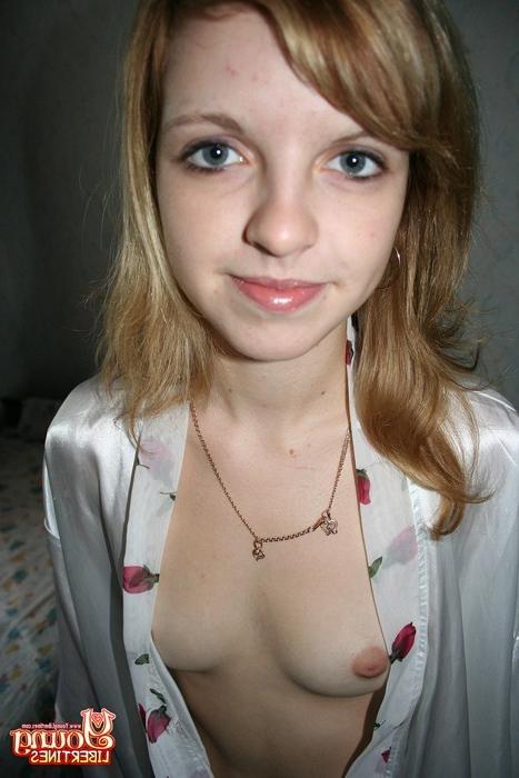 16P Gal with big passionate eyes exposes her wonderful body