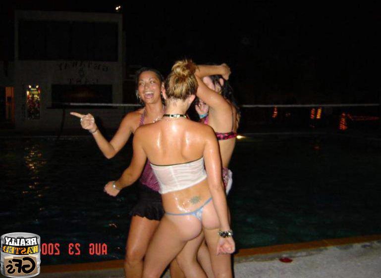 15P Drunk amateur girlfriends partying and flashing