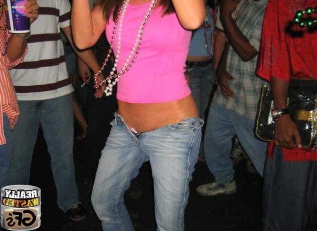 15P Drunk amateur girlfriends partying and flashing