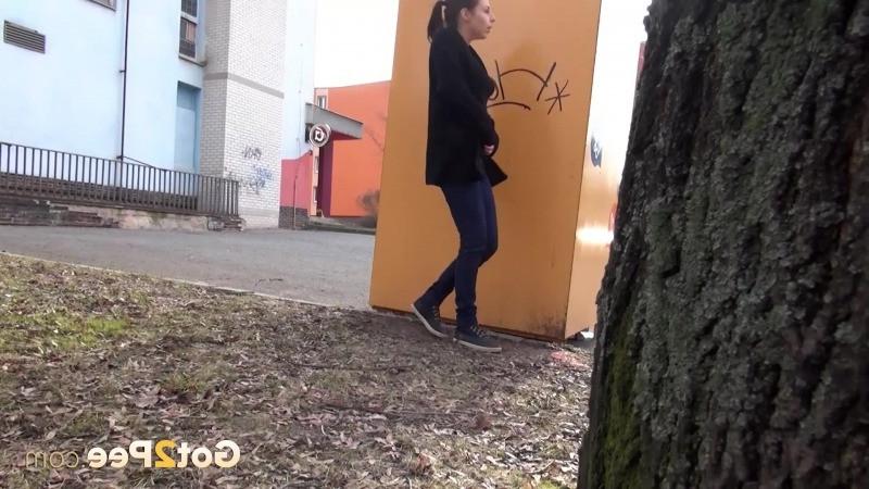 15P See 100s of girls peeing