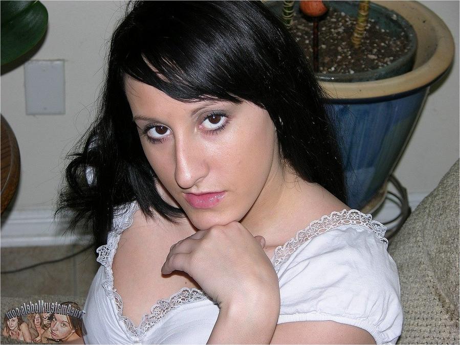 14P Vanessa d models nude and ray cums on her asshole